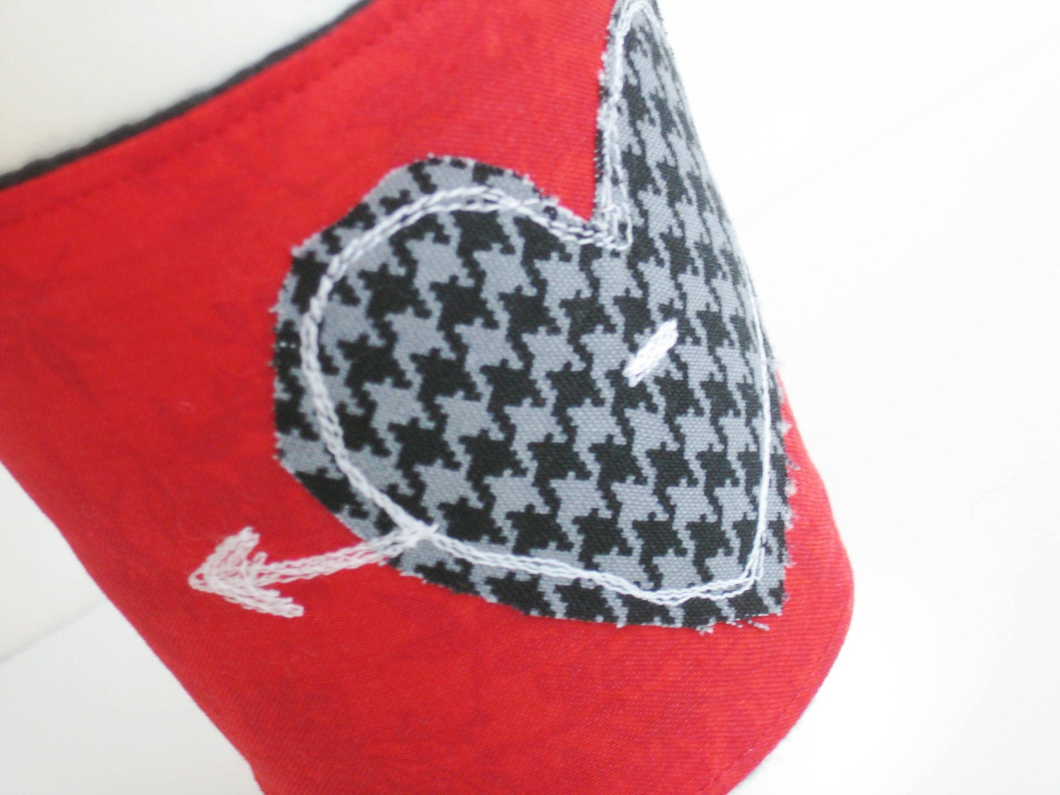 Coffee Cup Cozy - Embroidered Applique - Red Houndstooth Heart