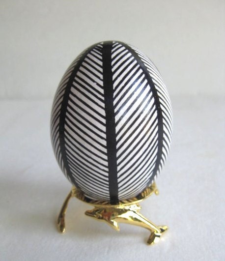 Easter Egg Black and White, Ukrainian Easter egg, batik painted chicken egg shell