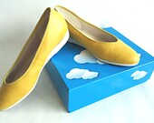 ZeSt YOURSELF 80s Ultra Comfy Soft Leather Flats in Citrus Yellow with White Rubber Soles By Naturalizer Size 7.5/8