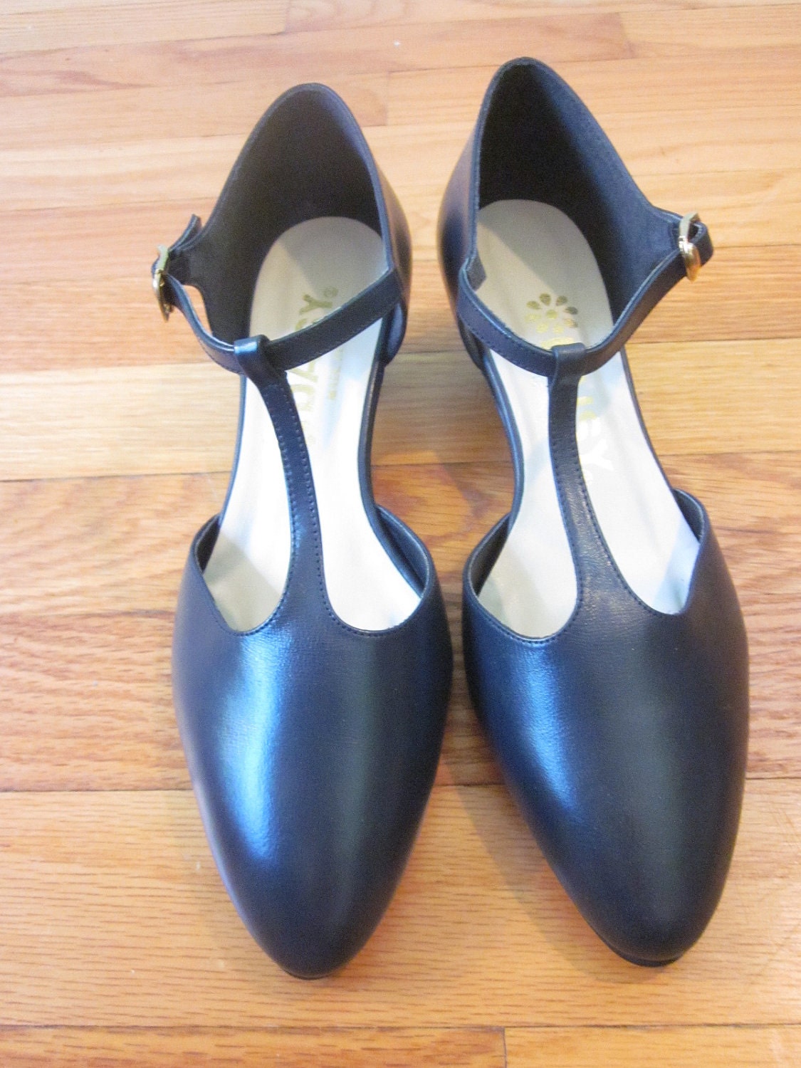 CLASSIC/ Dark Navy Blue, Round Toed T-Strap Kitten Heels Size 6.5/7