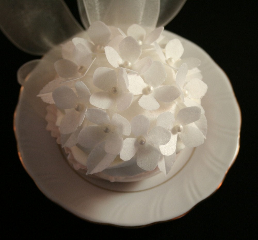 3 Edible WHITE Hydrangea Cupcake topper (Wafer Rice Paper)