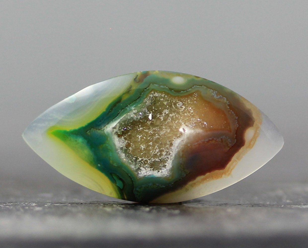 Small Druzy Stone Geode - 26mm (2438)