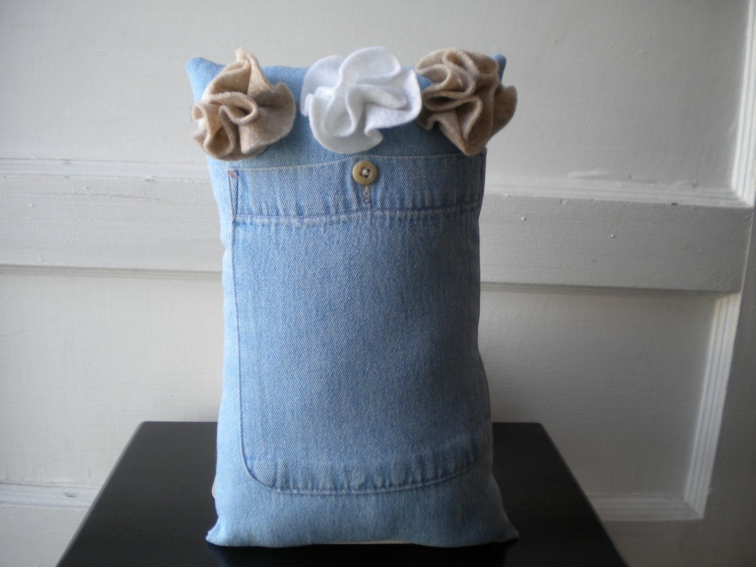 Modern Oatmeal and White Rosettes Pocket Pillow in Light Denim