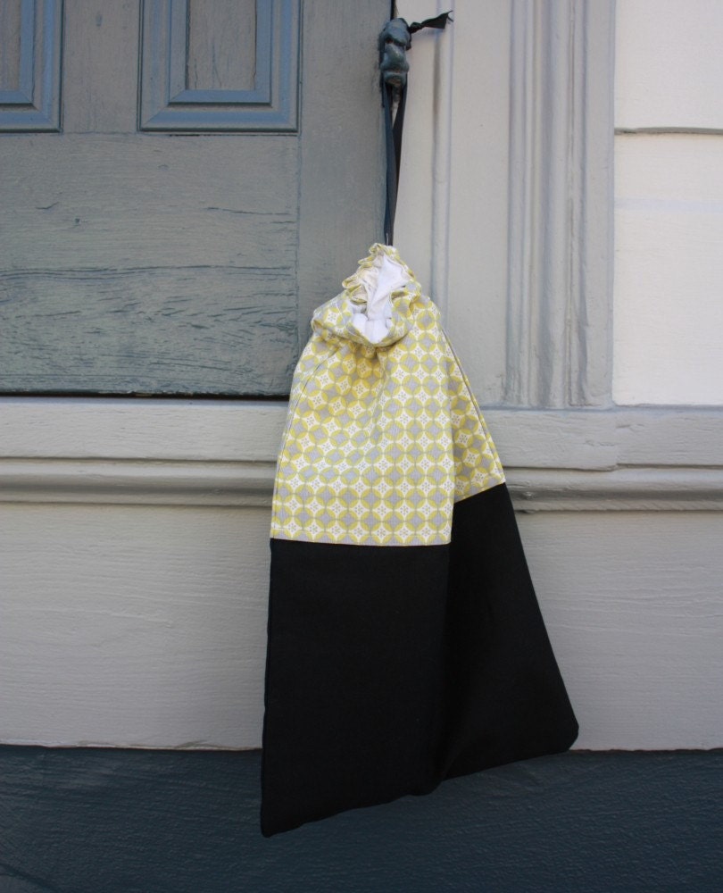 Circle Print Travel Shoe.Bag