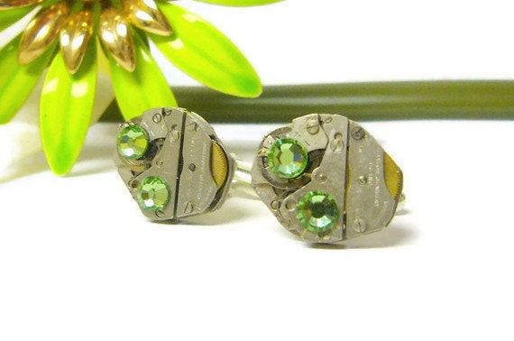 Steampunk Cufflinks cuff links with green Peridot Swarovski Crystals Menswear fashion mens cufflinks - WatchMeWorld Steampunk Cufflinks cuff links with green Peridot Swarovski Crystals Menswear fashion mens cufflinks - WatchMeWorld