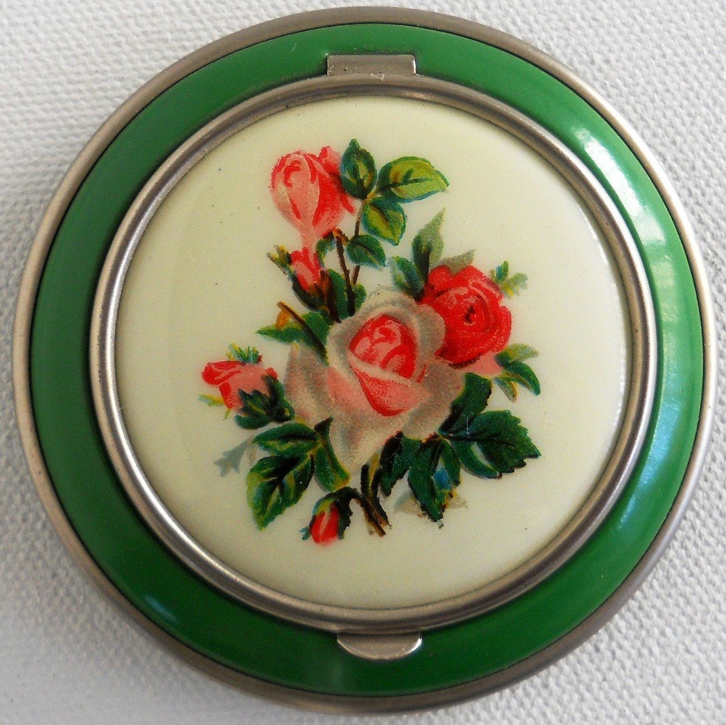 Vintage Powder Compact, Green Enamel with Pink Rose Bouquet Design - ElasVintageFinds