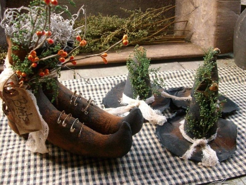 Primitive halloween Witches boots and 3 witches hats