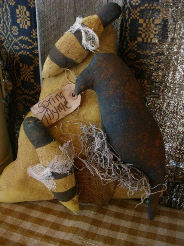 Primitive Spring Summer Bee Skep Shelf Sitter with Bees and Crow