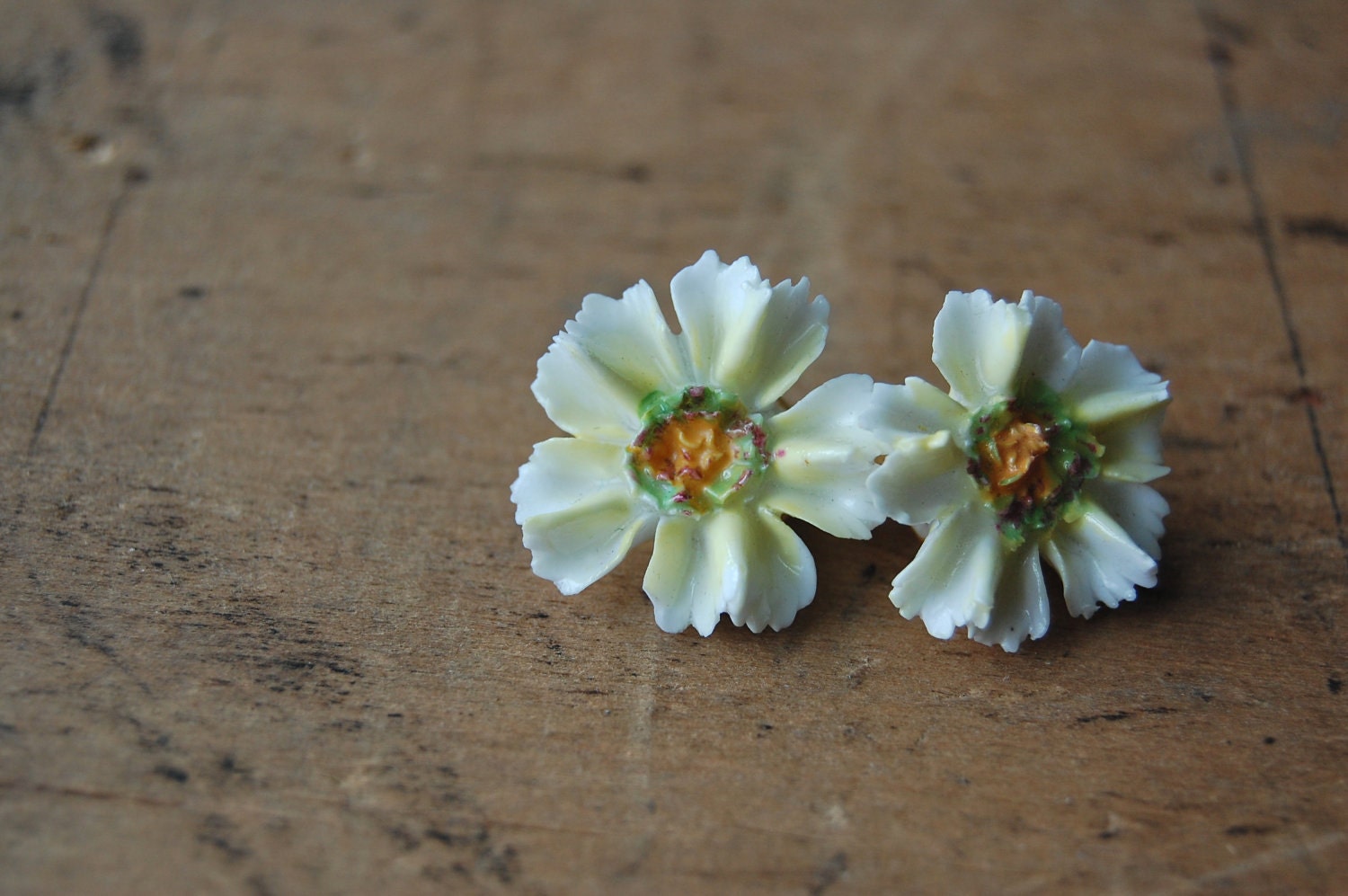 vintage earrings / 1950s jewelry / EGYPTIAN LIME