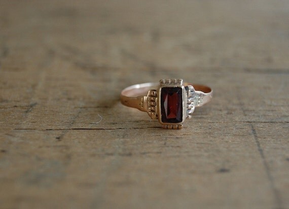 RESERVED /// Victorian garnet ring / 1890s jewelry / RED CURRANT