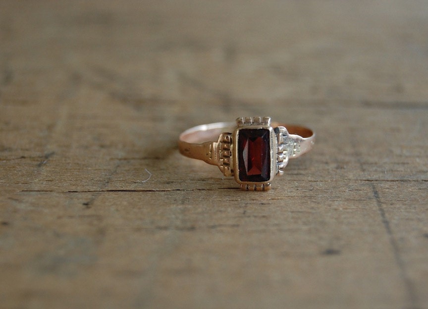RESERVED /// Victorian garnet ring / 1890s jewelry / RED CURRANT