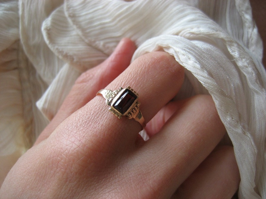 RESERVED /// Victorian garnet ring / 1890s jewelry / RED CURRANT