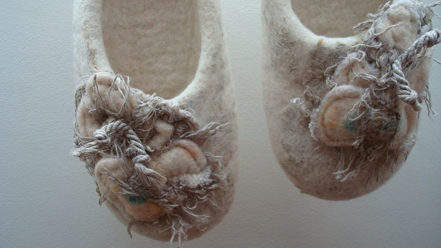 Felted wool slippers with linen