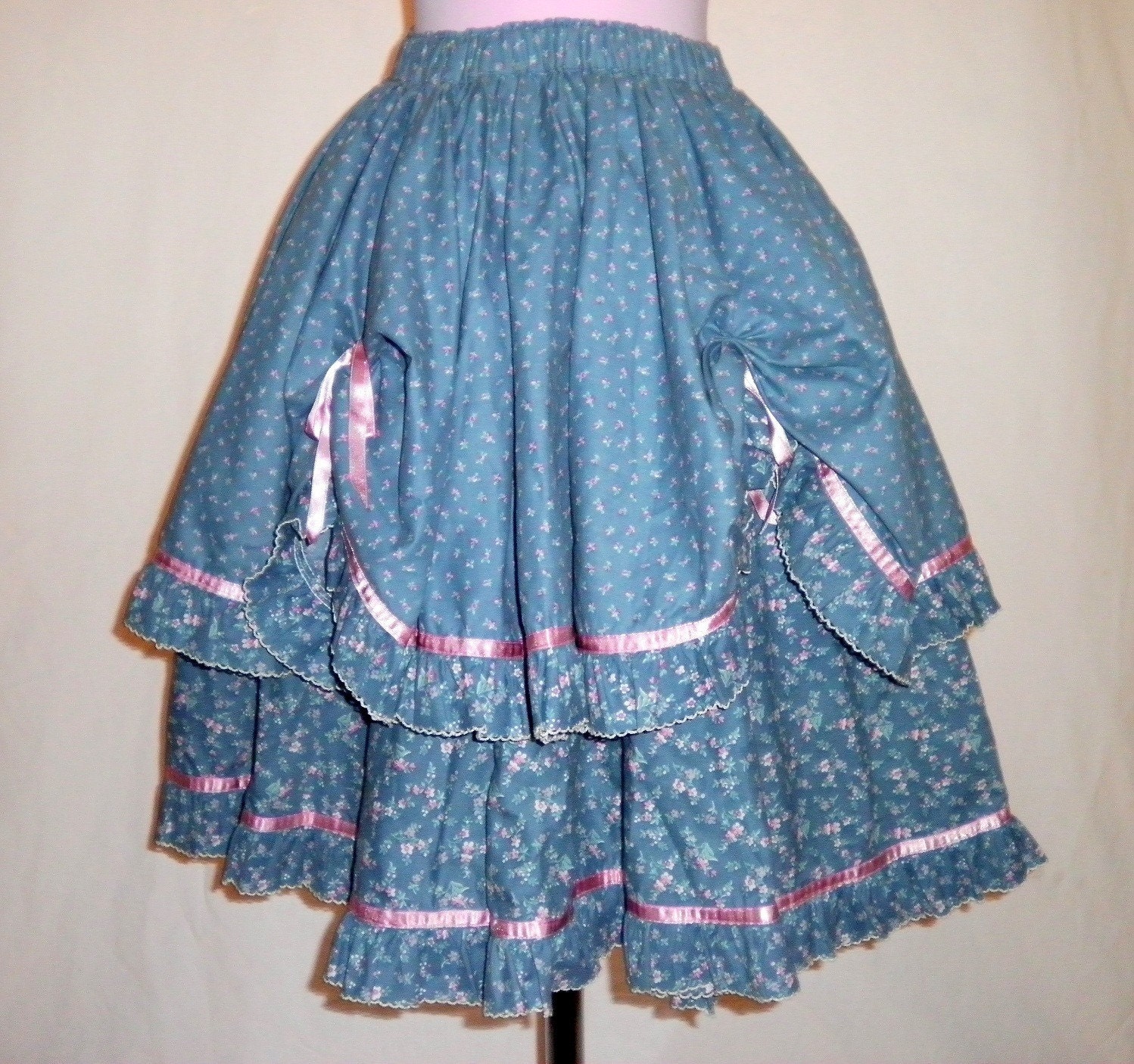Prairie Floral Country Square Dance Skirt by VegasVintageClothing