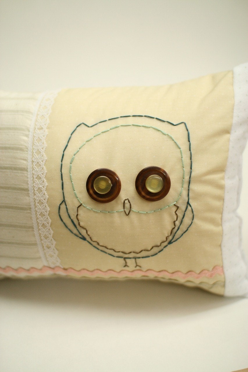 Owl pillow in beige
