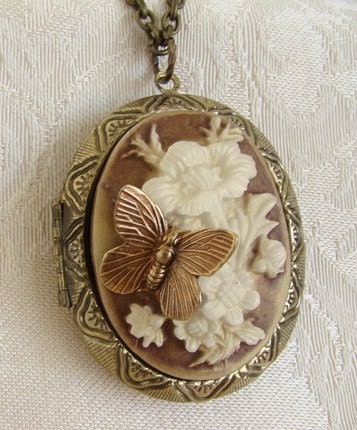 Butterfly Large Cameo Locket Necklace Wedding Brass Butterfly Cocoa Cream Cameo Mother Sister Birthday - Phyllis