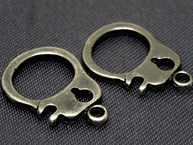 10 pcs Police Handcuff, Gunmetal Color Charm Pendant