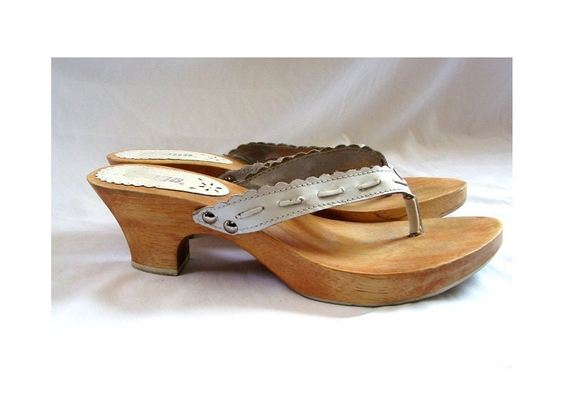Wood Sandals / vintage 80s white Wood Clog Sandals size 10