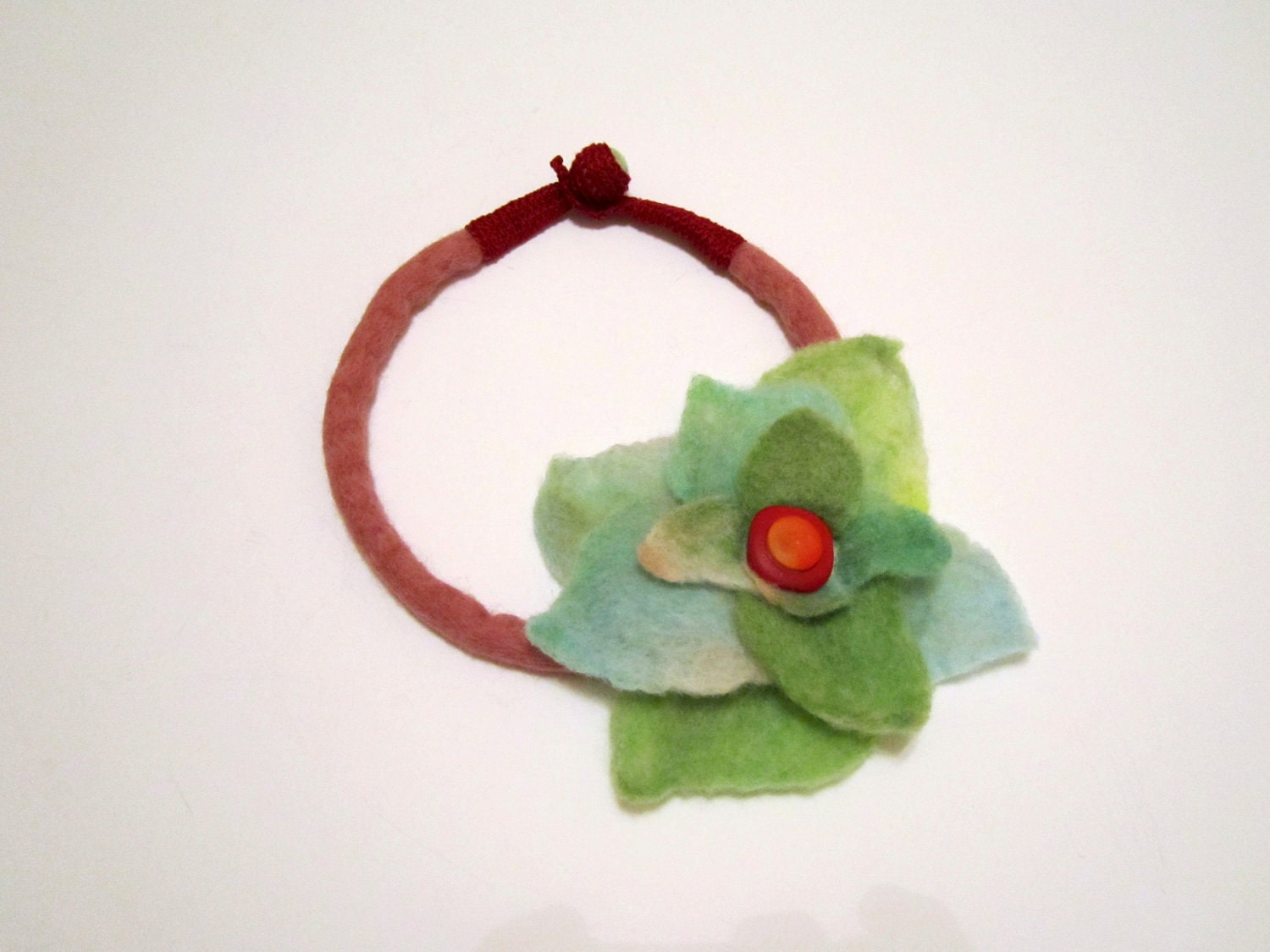 FELT NECKLACE- Delicate Green Big Flower