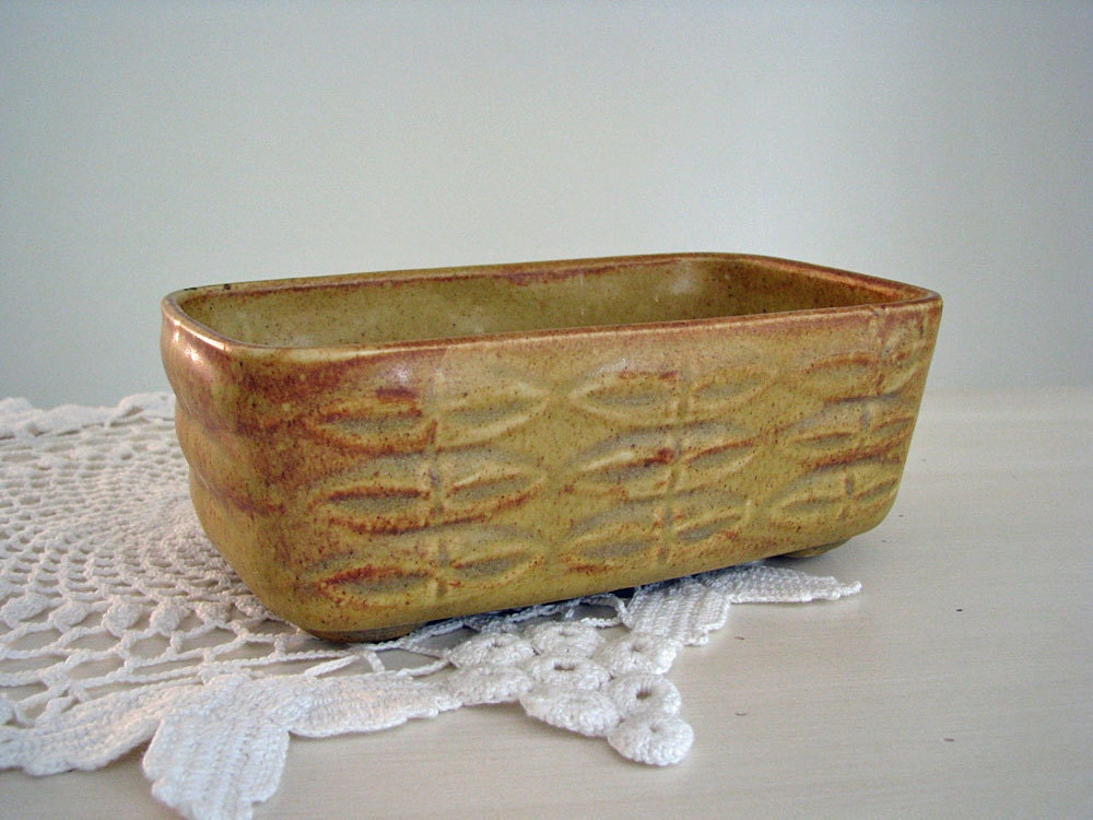 Vintage Brush McCoy planter, pottery planter, 1975