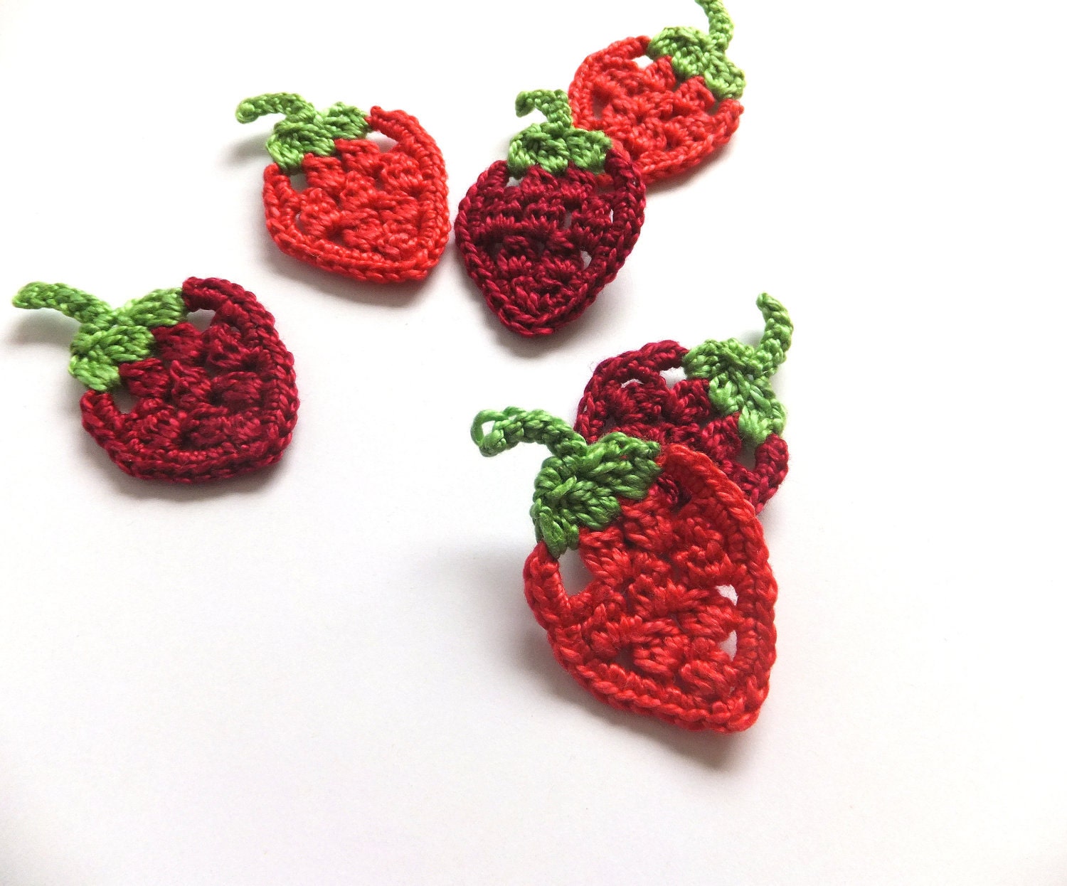 Crocheted strawberries applique, scrapbooking, embellishments, decorations /set of 6/ red, green