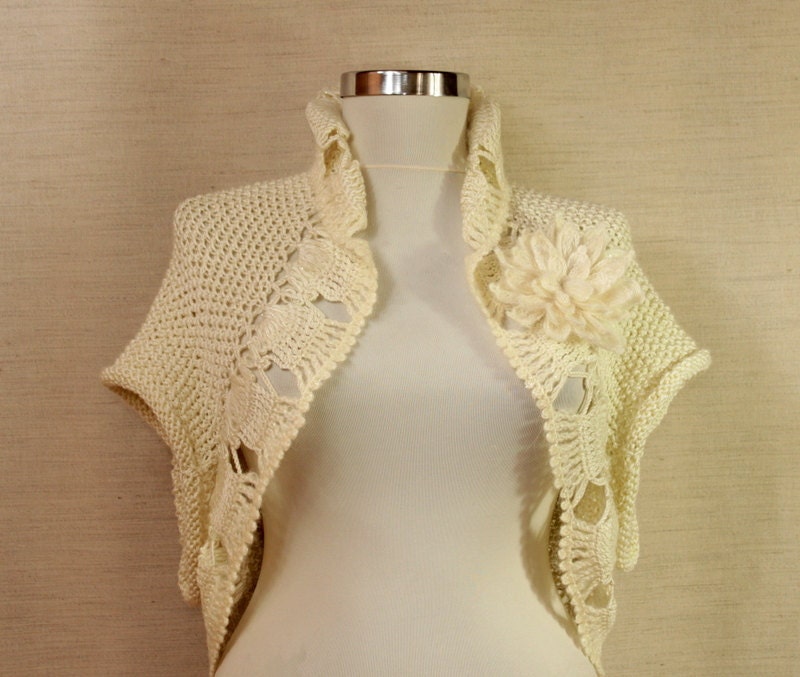 Bridal Shrug Bolero Crochet Knit Shrug Capelet  Cream Ivory Gold M-L-XL Ruffle Cardigan with Flower Brooch / Hair Flower Bridal Accessories
