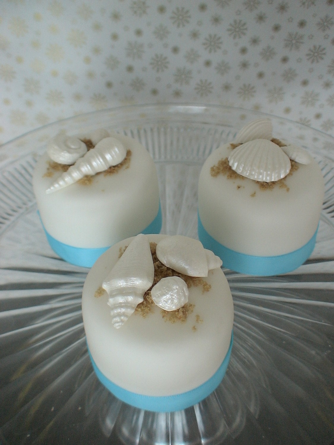 edible sugar sea shells small pearl white, set of 24