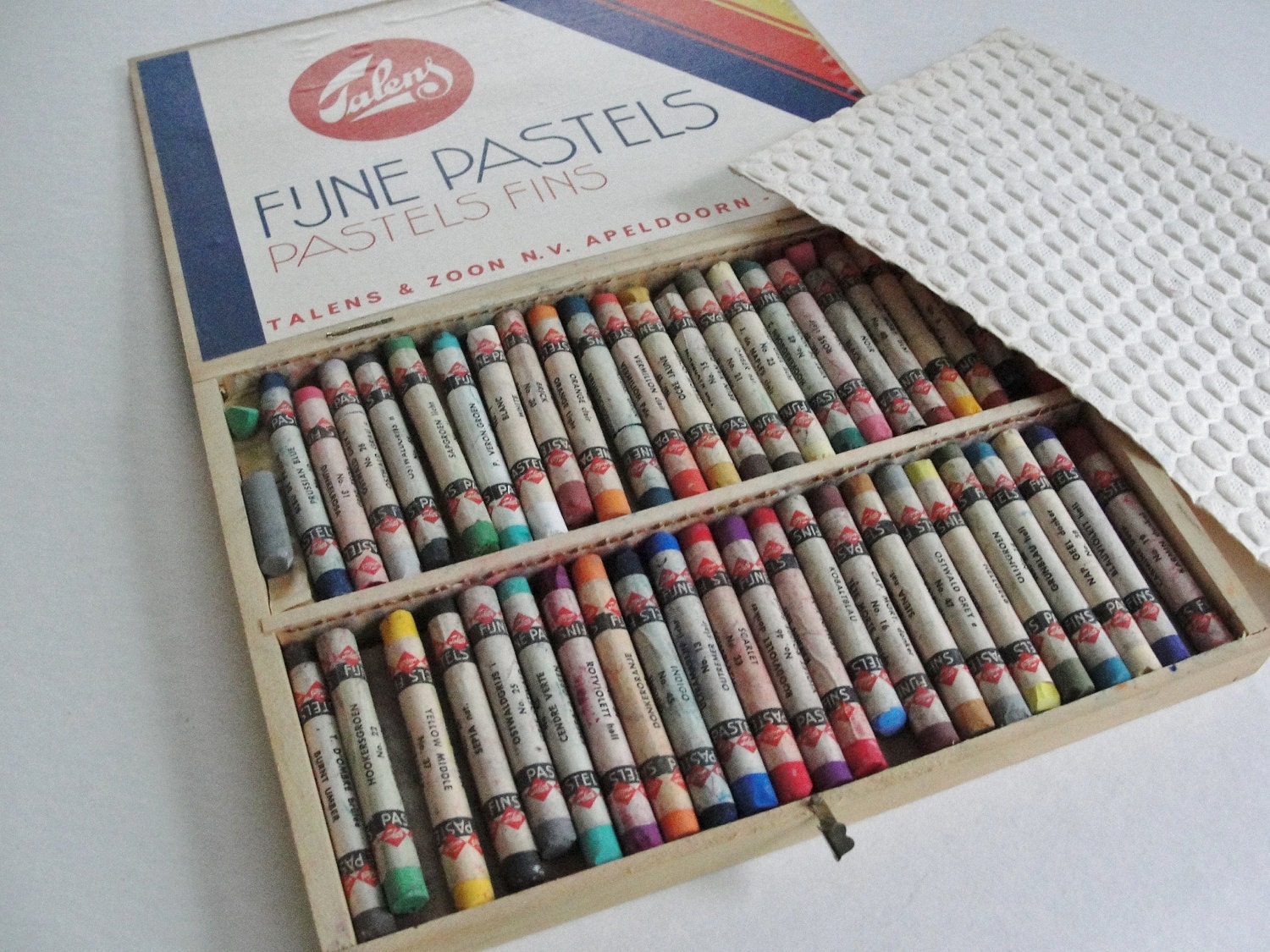 RESERVED FOR JESSICA Vintage Art Supplies, Vintage Talens and Zoon Oil Pastels, Set of 48