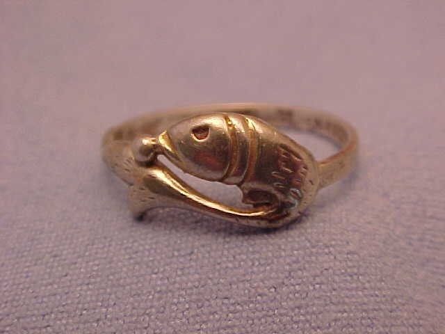 Vintage sterling silver fish ring