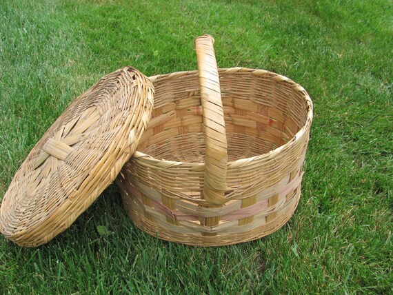 Items similar to Vintage Large Oval Wicker Basket with Lid on Etsy