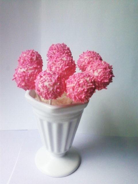 Pretty in Pink Cake Lollipops - LoveSweetChocolate