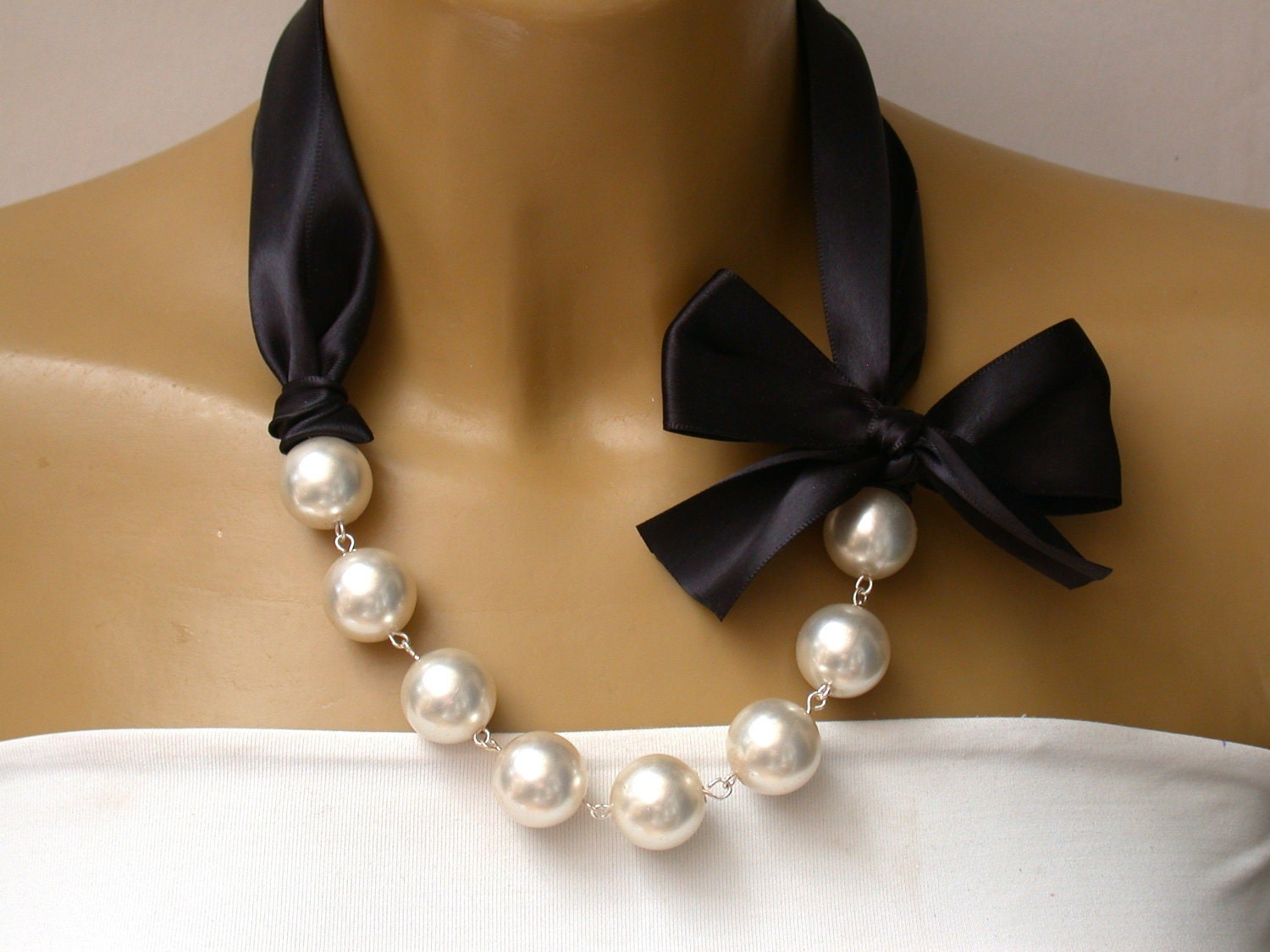 Carrie Necklace - Carrie Bradshaw  Inspired Pearl Necklace In Black Color Satin Ribbons. Perfect for Bride, Wedding, Bridesmaids And Formal