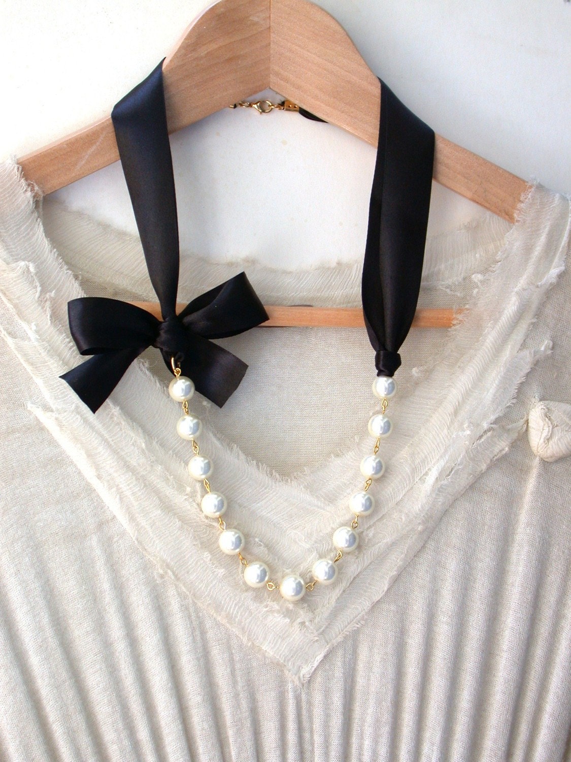 Carrie Necklace - Sex And The City Necklace -Carrie Bradshaw  Inspired Pearl Necklace In Black Satin  Ribbon