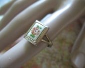 La Petite Fleur Enamel Ring