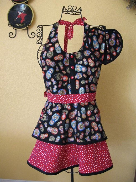 Russian Nesting Doll Matryoshka Apron and matching hot pad mitt with red and white polka dots