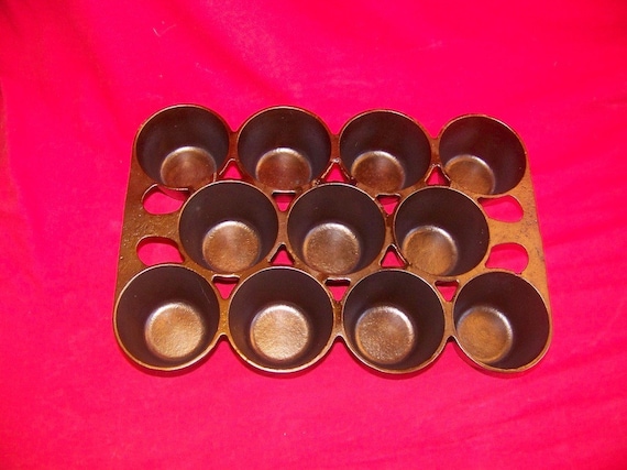 Griswold Cast Iron No. 10 948 Popover/Muffin Pan by GriswoldStore