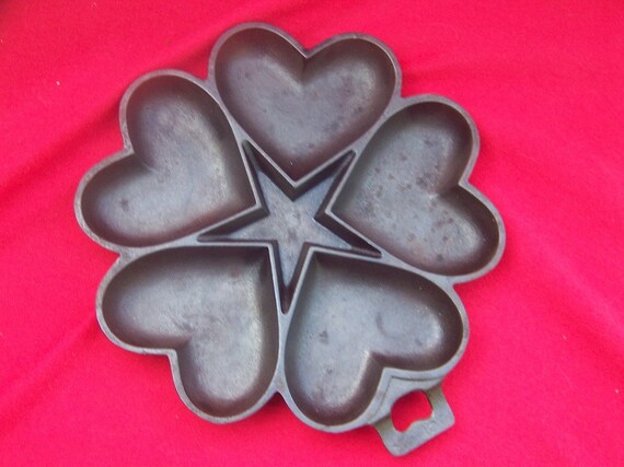 Griswold No. 100 Cast Iron Hearts and Star Pan by GriswoldStore