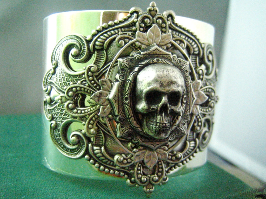 2 INCH Vintage sterling silver plated brass ornate sturdy filigree skull cameo gothic cuff/bangle B518