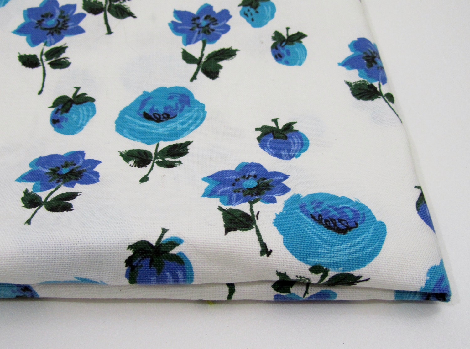 1950s Dress Fabric Vintage Floral Fabric by FRUIT of the LOOM