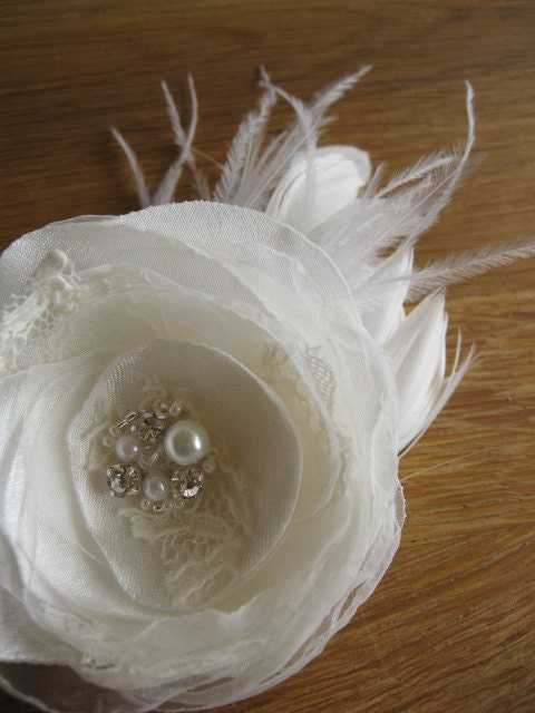 Ivory Wedding hairpiece - Lace bridal wedding fascinator - bridal hair flower accessories - feather fascinator -  Lace bridal wedding flower