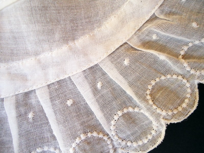 Reserved for SuperLinda. thanks.Antique Batiste Embroidered Collar. Swiss.1912