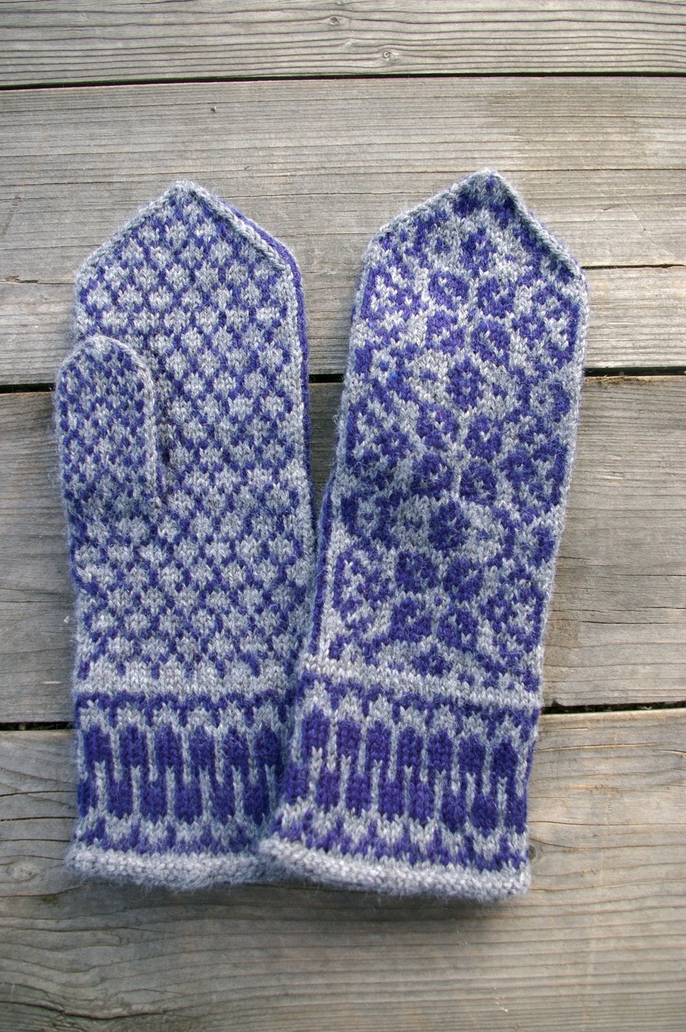 Gray Wool Mittens-Mittens with Flower - Gray and Blue Mittens - Earth Tones - Winter Accesories nO 27.