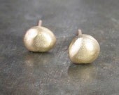 Pebble Studs in Recycled 14k Gold