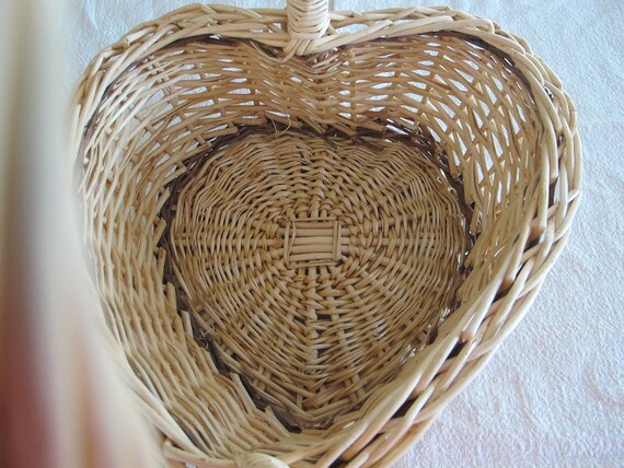 HALF OFF..Large Vintage Heart Shaped Wicker by 40thStVarietyStore