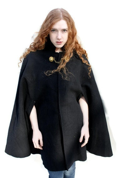 Vintage Cape Women's Korean War Wool Navy Blue Gold Lions Head Clasp