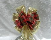 Christmas  Red and Green plaid bow set on a shiny gold bow