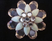 Lovely Vintage Green Clear & Frosted Plastic Flower Brooch