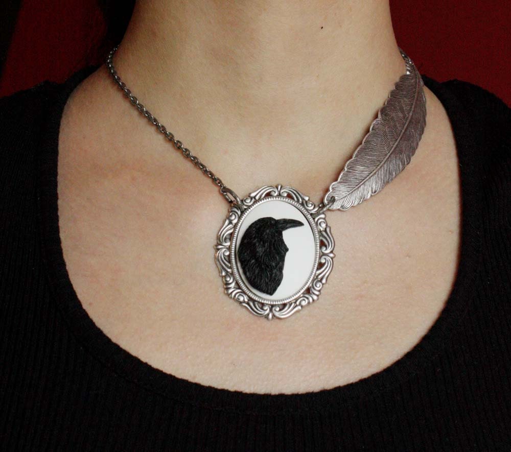 Black Raven 40x30 mm cameo gothic silver feather necklace