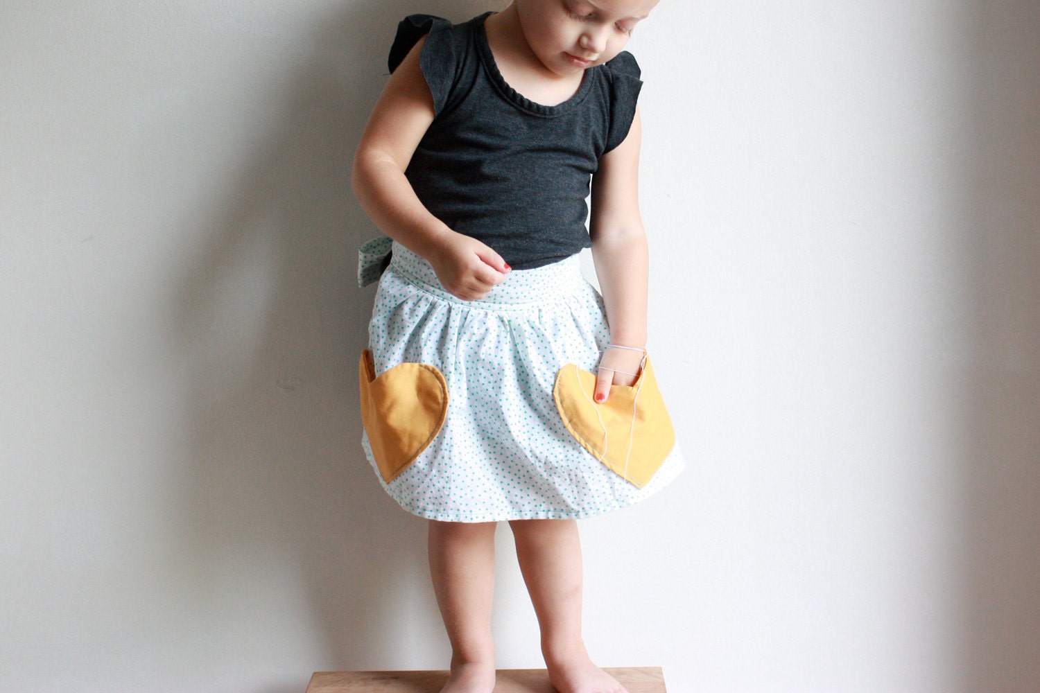 lil mama half apron / pdf pattern sizes 12 MONTHS to 7 YEARS