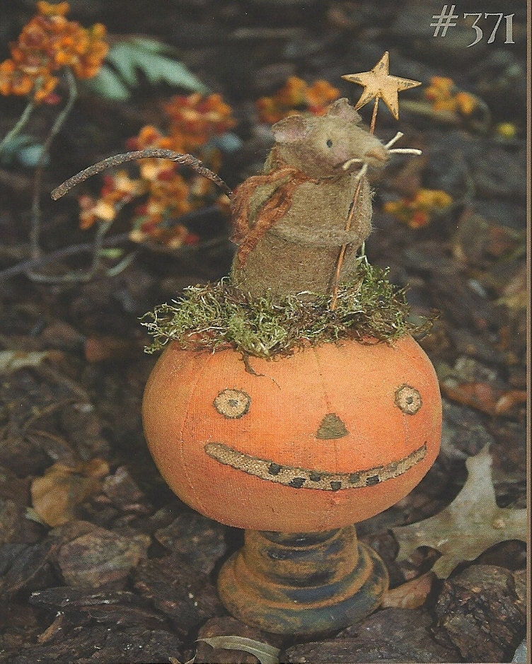 Primitive Folk Art Halloween Pattern: FIELD MOUSE HALLOW